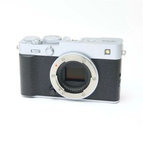 【中古】 《美品》 FUJIFILM X-E5 ボディ シルバー 【ストラップ取付部部品交換/各部点検済】 [ デジタルカメラ ]