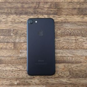 Apple iPhone 7 ブラック 本体