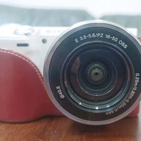 美品SONY α NEX-5R ボディバッテリーのみ ソニー ミラーレス一眼レフ