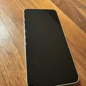 Galaxy S22 SCG13 SIMロック解除済み ホワイト スマホ