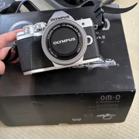 OLYMPUS OM-D E-M10 Mark III 本体