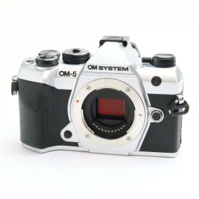 【中古】 《新同品》 OM SYSTEM OM-5 Mark II ボディ シルバー [ デジタルカメラ ]
