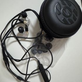 SHURE SE215 イヤホン (有線）カナル【購入意思のない入札厳禁】