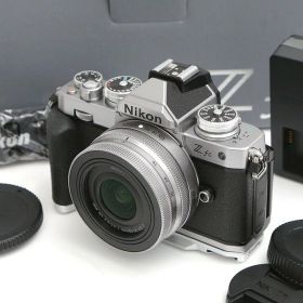 【中古】【極美品】ニコン Z fc 16-50 VR レンズキット [シルバー]（センサー清掃済） CA01-B4994-2Q4 ニコン Zマウント Nikon ミラーレス APS-C 4K対応