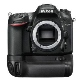【中古】 Nikon デジタル一眼レフカメラ D7200 バッテリーパックキット D7200BPK