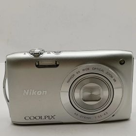 3567 【動作確認済み】Nikon COOLPIX S3300 シルバー コンパクトデジタルカメラ ※バッテリー付き
