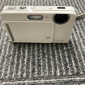 ％2 通電動作未確認 富士フイルム コンパクトデジタルカメラ FinePix Z300 ホワイト 【カメラ】【1】