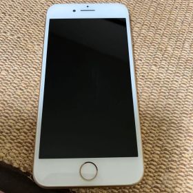 iPhone 8 Gold 64 GB au