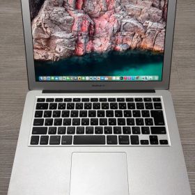 Apple MacBook Air (Mid 2017) 本体 専用箱付属品有り