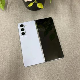 新品同様 Galaxy Z Fold5 256GB 国内版SIMフリー送料無料