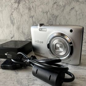 美品 Nikon COOLPIX A100 シルバー コンパクトデジタルカメラ
