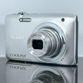 【美品】Nikon COOLPIX A100 シルバー 高画質 コンデジ スリム 軽量 デジタルカメラ