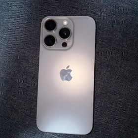 Apple iPhone 15Pro ホワイトチタニウム本体