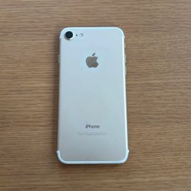 Apple iPhone 7 ゴールド