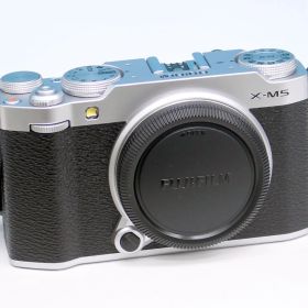 【美品】シャッター数58！ミラーレスデジタルカメラ FUJIFILM X-M5