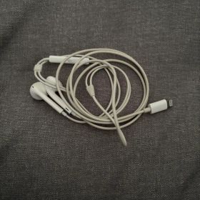 iPhone付属 EarPods Lightning接続