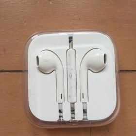 Apple EarPods iPhone イヤホン ホワイト ケース付き