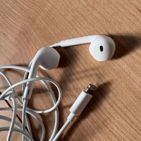 Apple EarPods with Lightning イヤホン 純正品