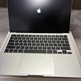 【極美品】MacBook Air M2 13.6 シルバー USキー充 放電2回