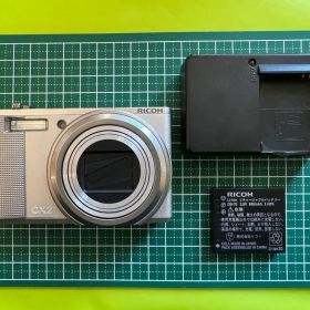 【美品】RICOH CX2 コンパクトデジタルカメラ バッテリー、充電器付属