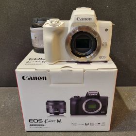 【美品】Canon EOS Kiss M ホワイト ミラーレス一眼カメラ EF-M15-45 IS STM レンズキット キャノン 〓