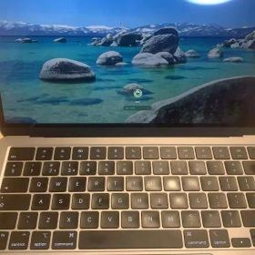 MacBook Air 13インチ M3 / 16GB / 256GB