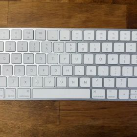 Apple Magic Keyboard (Lightningケーブル付き)