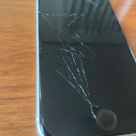 iPhone SE2 ひび割れ画面 バッテリー76%