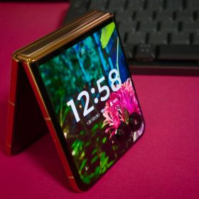 Motorola razr 50 Ultra グローバル版 12GB/512GB