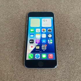 957 電池ほぼ新品☆iPhoneSE3 第3世代 64GB SIMフリー☆