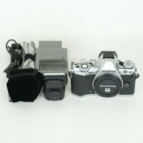 [良品 | シャッター数9,600回] OLYMPUS OM-D E-M5 Mark II [ボディ シルバー] | マイクロフォーサーズマウント