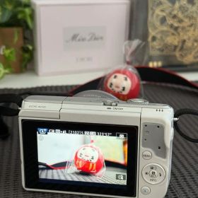 Canon EOS M10 ホワイト EF-M 22mmレンズ付き