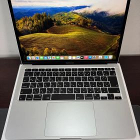 MacBook Air 2020 . M1 . シルバー。