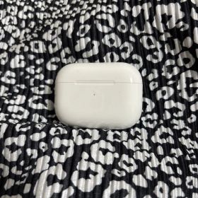 AirPods Pro A2084 イヤホン Apple
