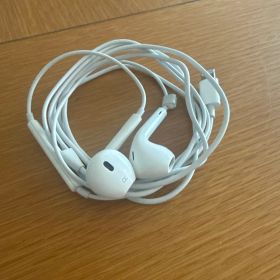 【Apple純正】EarPods 有線イヤホン（Lightningコネクタ）