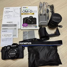 美品 OLYMPUS OM-D E-M10 Mark III本体とレンズセット