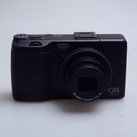 【中古】 (リコー) RICOH GR DIGITAL IV【中古カメラ コンパクトデジカメ】 ランク：C