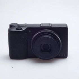 【中古】 (リコー) RICOH GR III【中古カメラ コンパクトデジカメ】 ランク：B