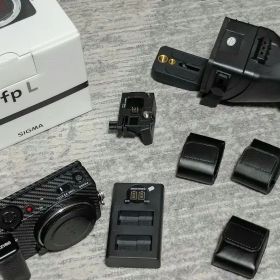 送込 SIGMA fp L カメラ 本体+PERGEAR 35mm F1.4