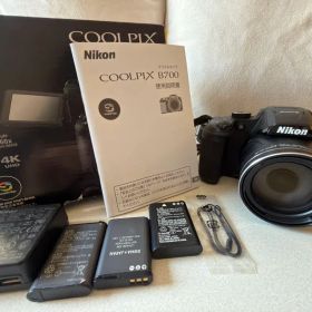 Nikon COOLPIX B700 本体と付属品