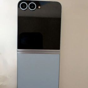 Samsung Galaxy Z Flip6 ブルー