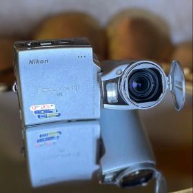 ニコン COOLPIX S10 VR 美品 10倍ズーム スイバル式