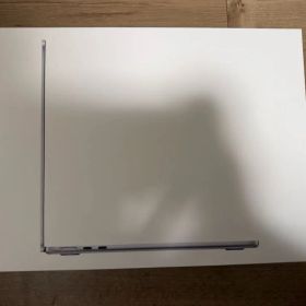 M2 MacBook Air 13.6 インチ 16GB / 256GB US