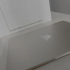 MacBook Air M2 512GB（15インチ、コードなし）英字キーボード