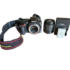 Nikon D5600 デジタル一眼レフカメラ 本体 箱なし