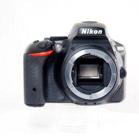 【中古】 (ニコン) Nikon D5500 ボデイ ブラツク【中古カメラ デジタル一眼】 ランク：B