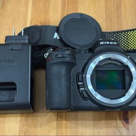 Nikon Z5 ミラーレス一眼カメラ 本体