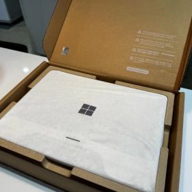 Microsoft Surface Laptop 13インチ