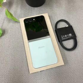 新品同様 Galaxy Z Flip5 256GB ミント 国内版SIMフリー 送料無料