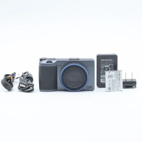 【ショット663】 RICOH GR IIIx Urban Edition メタリックグレー｜40mm相当 単焦点 APS-Cセンサー搭載｜高速AF・手ブレ補正・最強スナップ向け デジタルカメラ GR3x【中古】